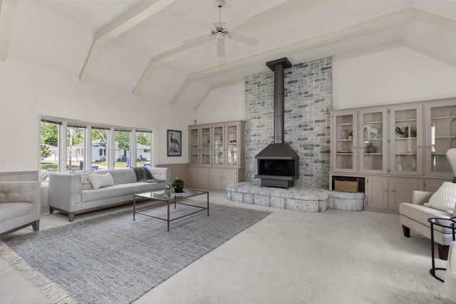 2714 N ELMWOOD COURT, Appleton, WI 54911