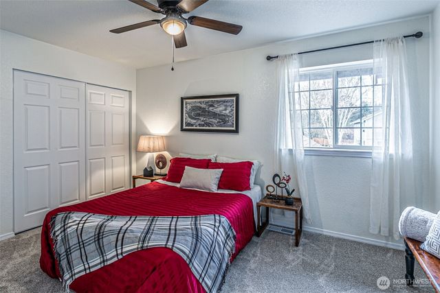 5490 Park Place Loop SE, Lacey, WA 98503