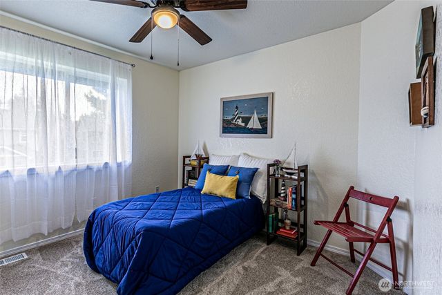 5490 Park Place Loop SE, Lacey, WA 98503