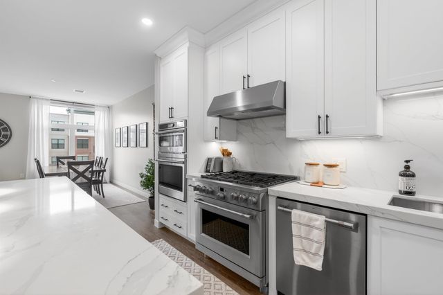 18 Artisan Dr Unit 519, Salem, NH 03079