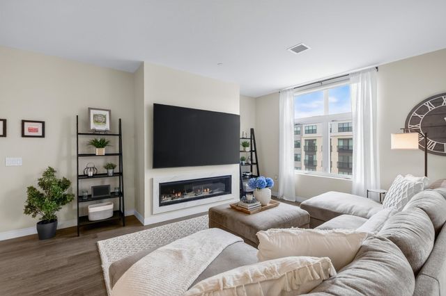 18 Artisan Dr Unit 519, Salem, NH 03079