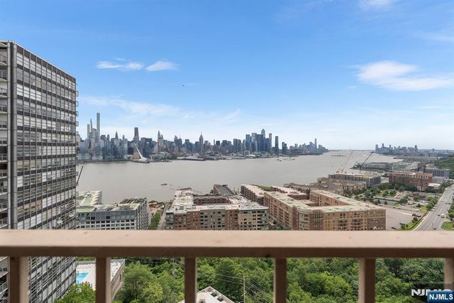 6040 Boulevard East 18c, West New York, NJ 07093