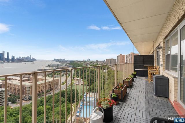 6040 Boulevard East 18c, West New York, NJ 07093