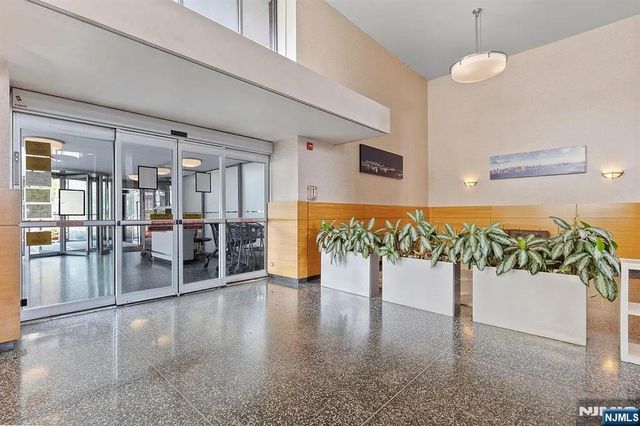 6040 Boulevard East 18c, West New York, NJ 07093