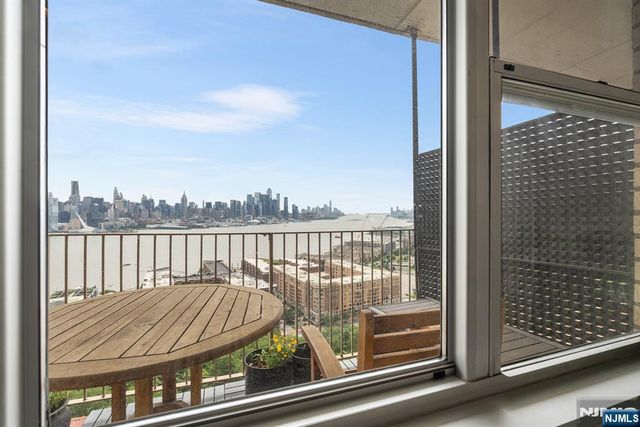 6040 Boulevard East 18c, West New York, NJ 07093