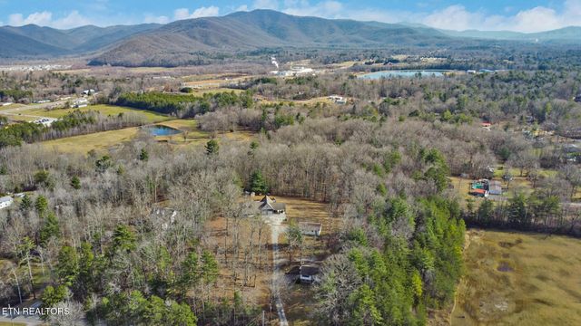 233 Redmon Rd, Wartburg, TN 37887