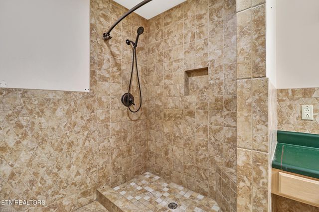 233 Redmon Rd, Wartburg, TN 37887