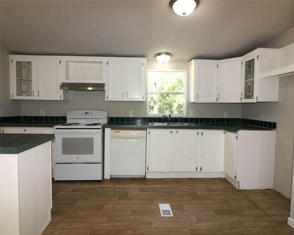 112 Private Road 483, Hillsboro, TX 76645