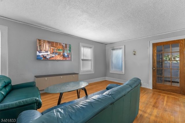 43 Esmond Pl, Tenafly Boro, NJ 07670