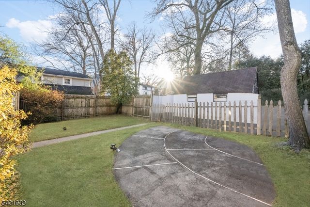 43 Esmond Pl, Tenafly Boro, NJ 07670