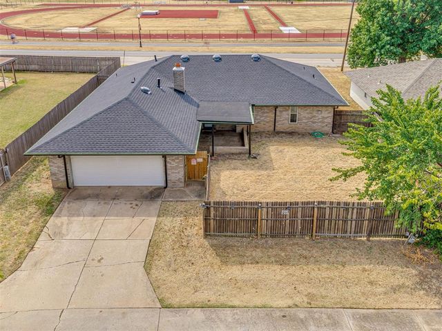 513 Smiling Hill Boulevard, Edmond, OK 73013