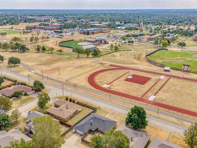513 Smiling Hill Boulevard, Edmond, OK 73013