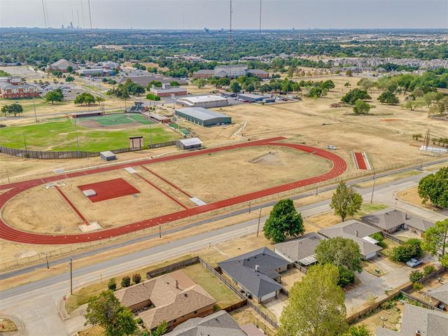 513 Smiling Hill Boulevard, Edmond, OK 73013
