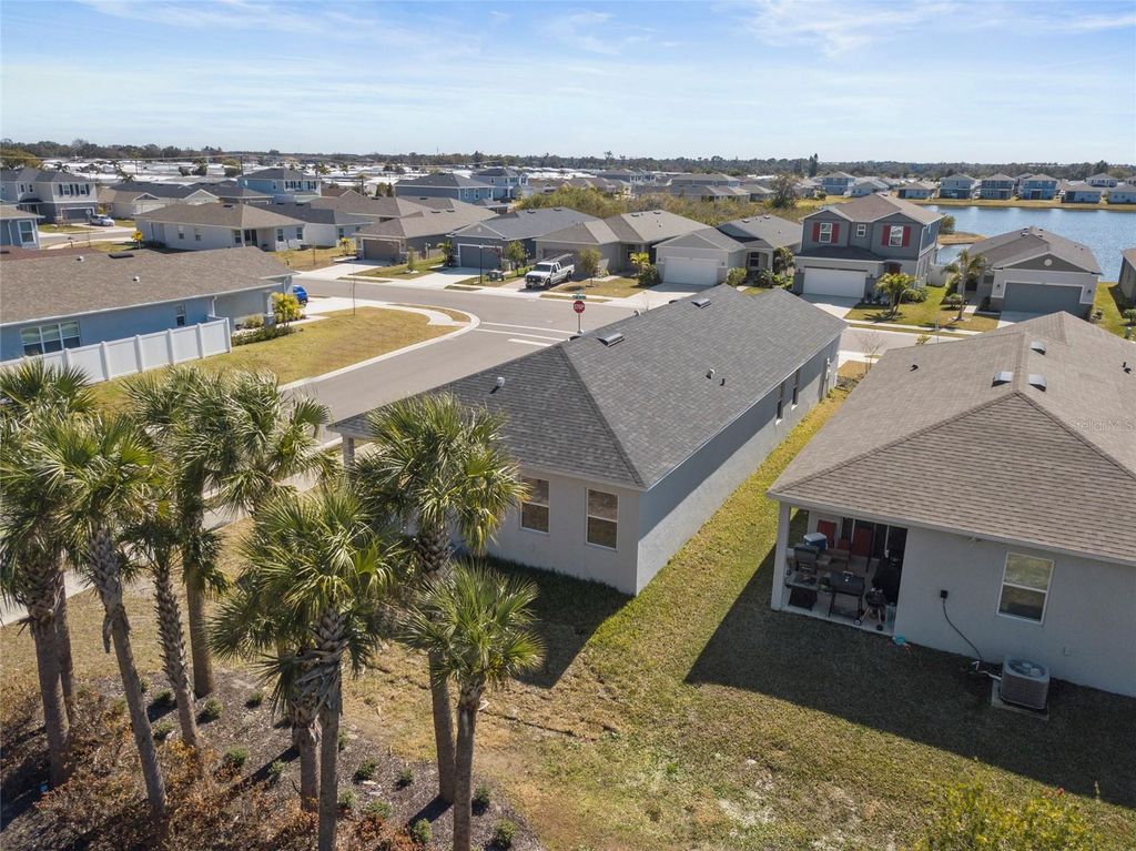 Image 18 of property listing at 2688 89TH STREET CIRCLE E, Palmetto, FL 34221