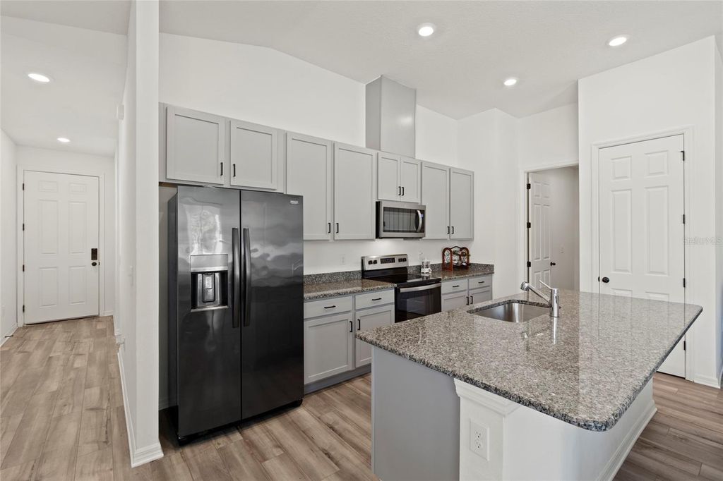 Image 3 of property listing at 2688 89TH STREET CIRCLE E, Palmetto, FL 34221