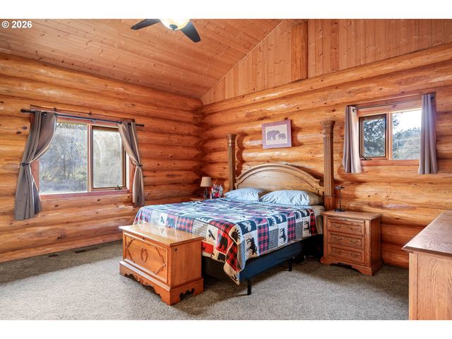 125 KESTREL Ln, Roseburg, OR 97471