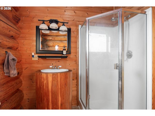 125 KESTREL Ln, Roseburg, OR 97471