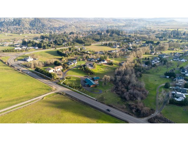 125 KESTREL Ln, Roseburg, OR 97471