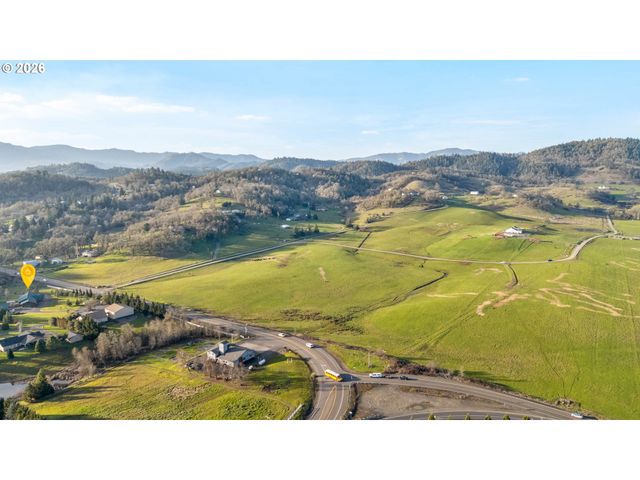 125 KESTREL Ln, Roseburg, OR 97471
