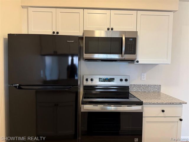 29141 Hayes Road, Warren, MI 48088