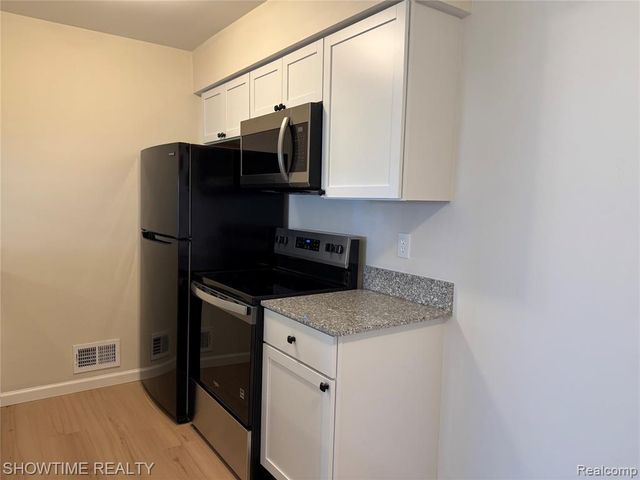29141 Hayes Road, Warren, MI 48088