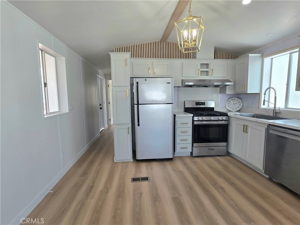 Image 2 of property listing at 24200 Walnut 57, Torrance, CA 90501