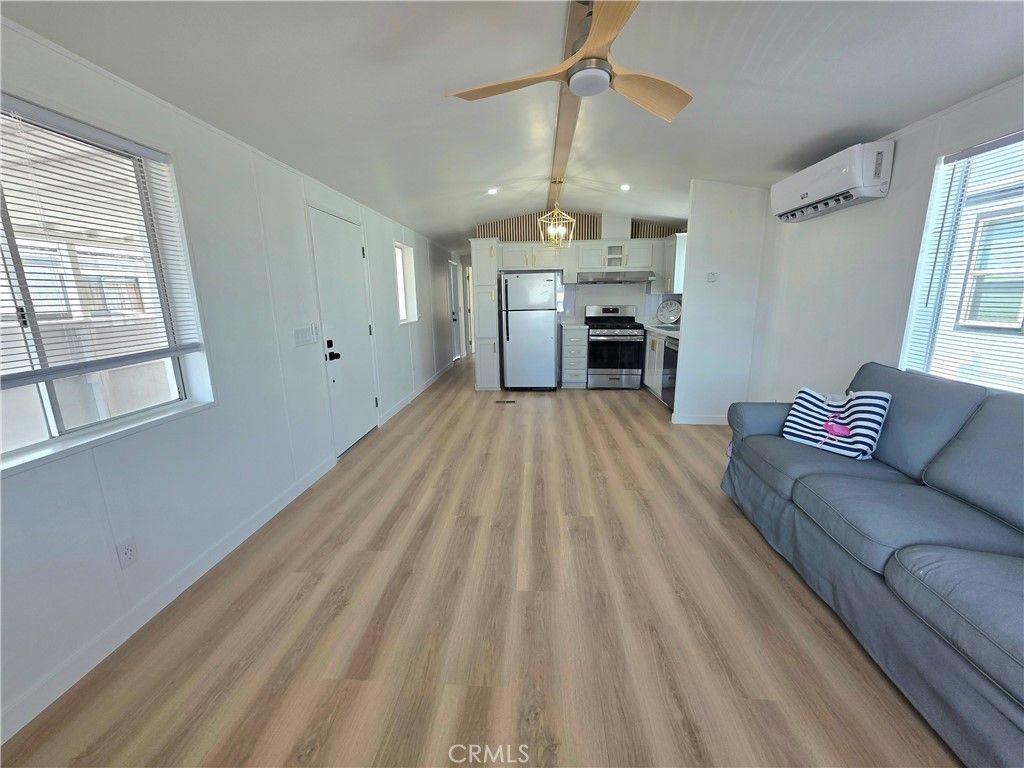 Image 5 of property listing at 24200 Walnut 57, Torrance, CA 90501