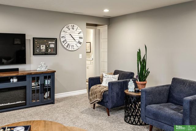 20602 E Street, Elkhorn, NE 68022