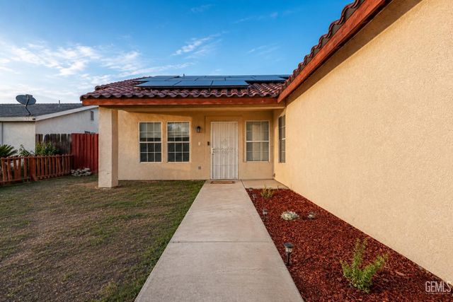 2114 Foxglove Court, Bakersfield, CA 93304