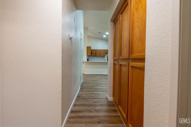 2114 Foxglove Court, Bakersfield, CA 93304