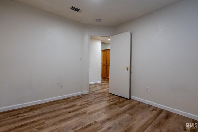 2114 Foxglove Court, Bakersfield, CA 93304