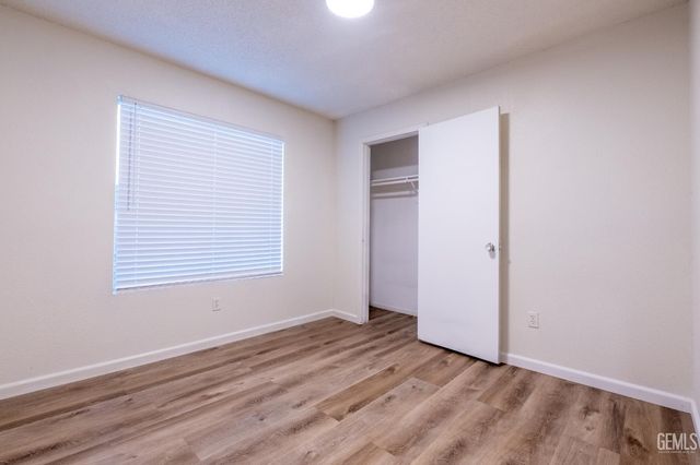 2114 Foxglove Court, Bakersfield, CA 93304
