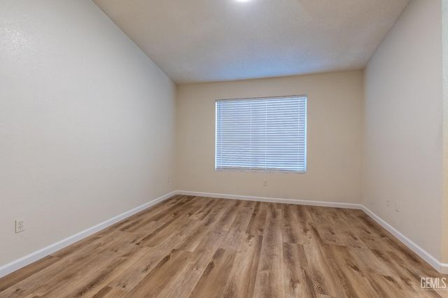 2114 Foxglove Court, Bakersfield, CA 93304