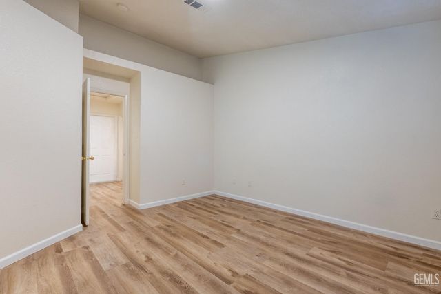 2114 Foxglove Court, Bakersfield, CA 93304