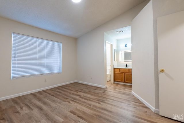 2114 Foxglove Court, Bakersfield, CA 93304