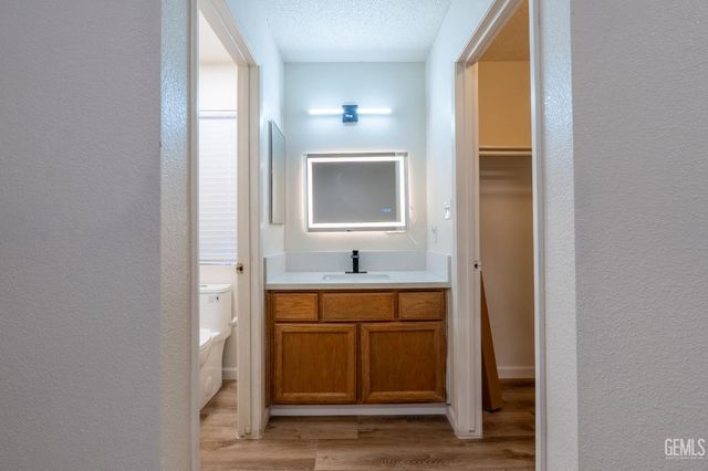 2114 Foxglove Court, Bakersfield, CA 93304