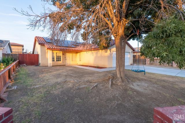 2114 Foxglove Court, Bakersfield, CA 93304