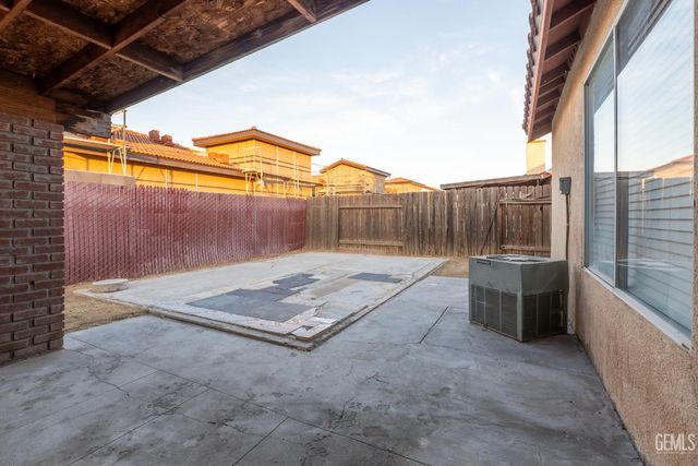 2114 Foxglove Court, Bakersfield, CA 93304