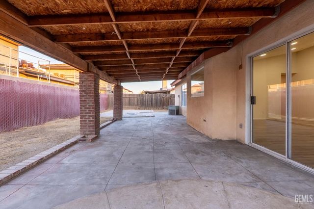 2114 Foxglove Court, Bakersfield, CA 93304