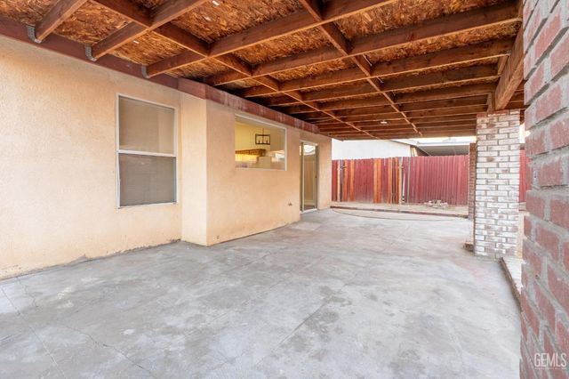 2114 Foxglove Court, Bakersfield, CA 93304