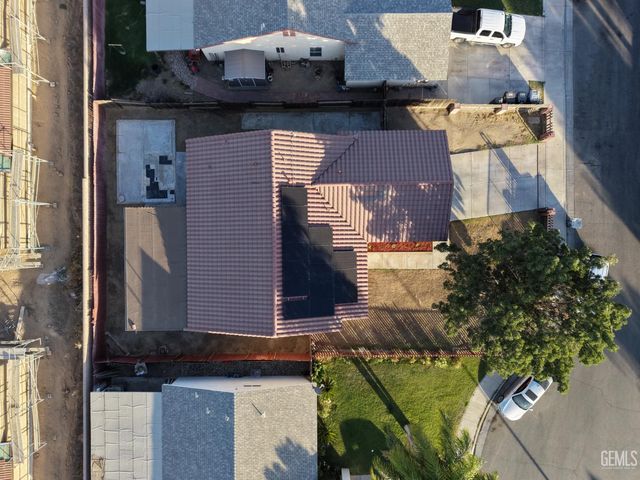 2114 Foxglove Court, Bakersfield, CA 93304