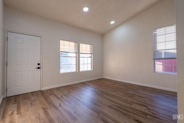 2114 Foxglove Court, Bakersfield, CA 93304