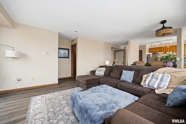 123 SW JEFFERSON Avenue E6A, Peoria, IL 61602
