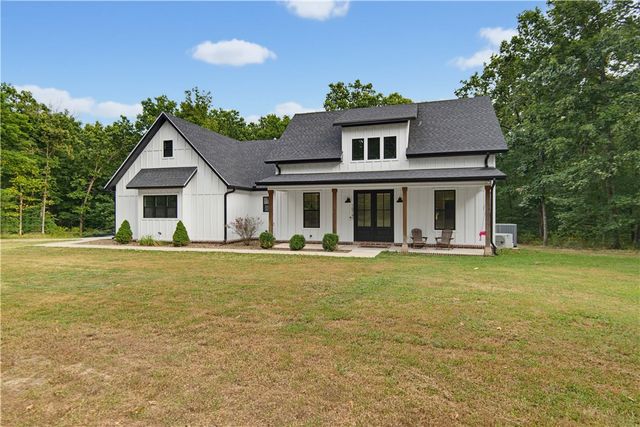 15747 Goldfinch Road, Gravette, AR 72736