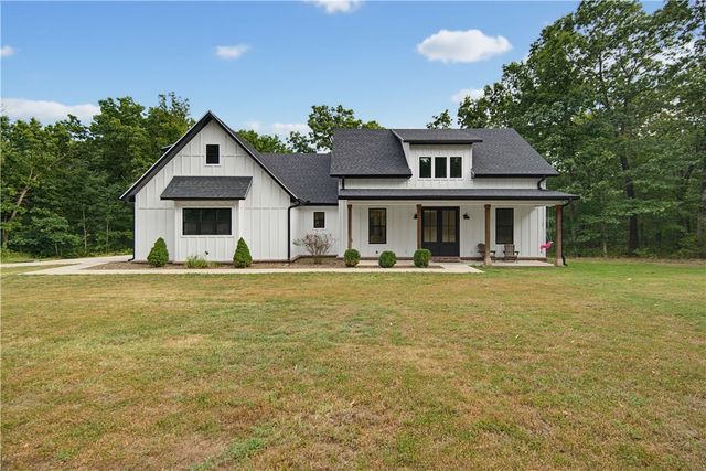 15747 Goldfinch Road, Gravette, AR 72736