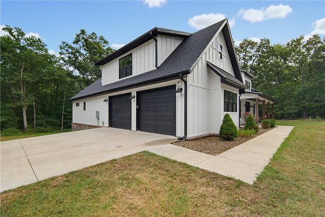 15747 Goldfinch Road, Gravette, AR 72736