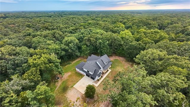 15747 Goldfinch Road, Gravette, AR 72736