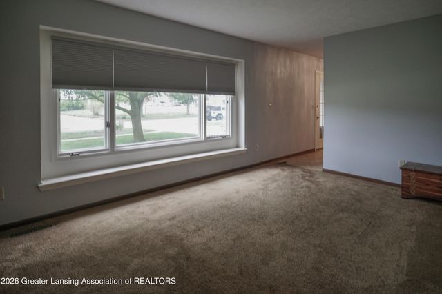 5618 Bearcreek Drive, Lansing, MI 48917