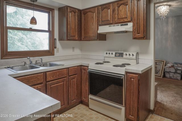 5618 Bearcreek Drive, Lansing, MI 48917