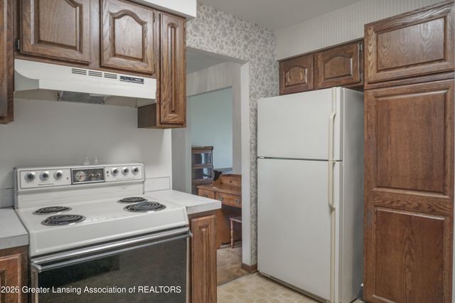 5618 Bearcreek Drive, Lansing, MI 48917